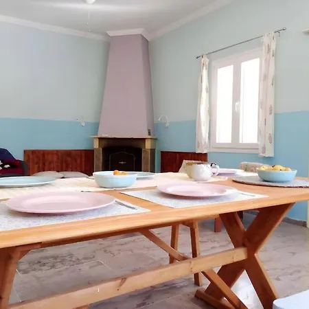 Friendly Orchard Oasis In Corfu's Tranquil Heart 別荘